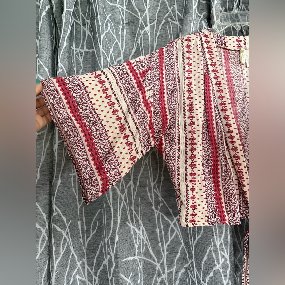 Japna Red and Cream Patterned Tie Blouse size L - Picture 2 of 5